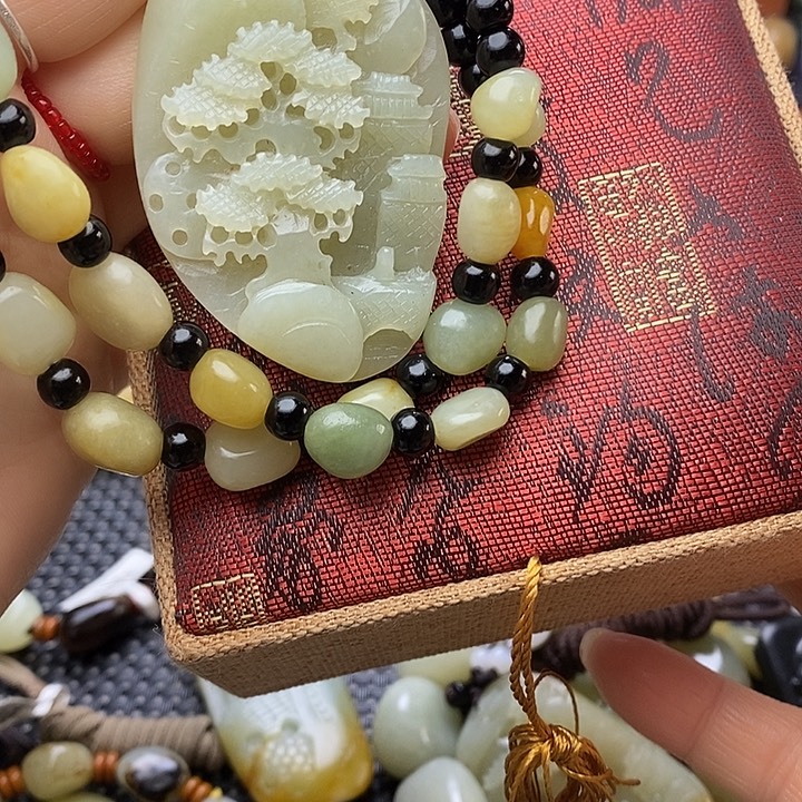 蓝***天和田玉未镶嵌手链