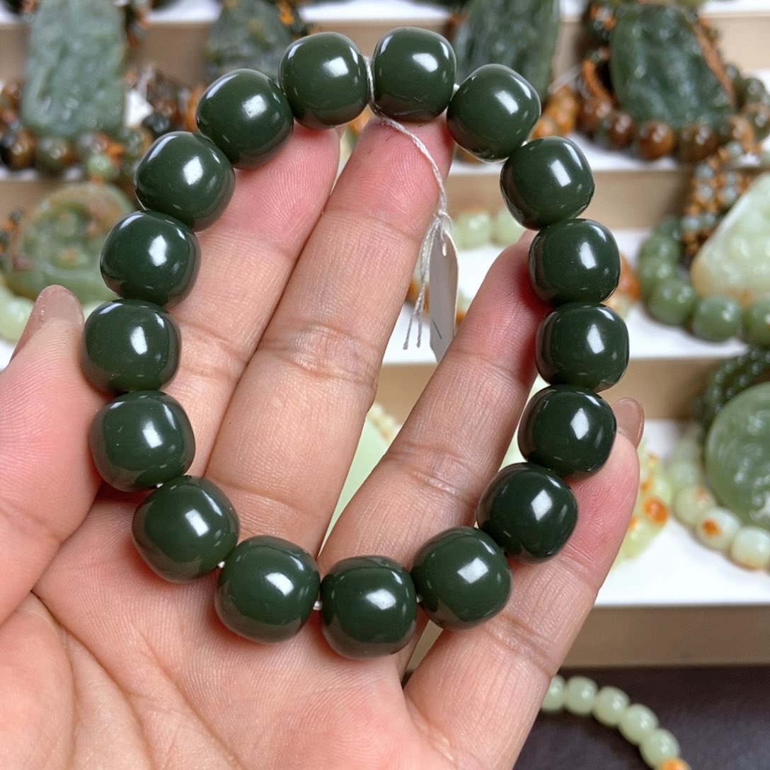 透闪石质玉手串未镶嵌