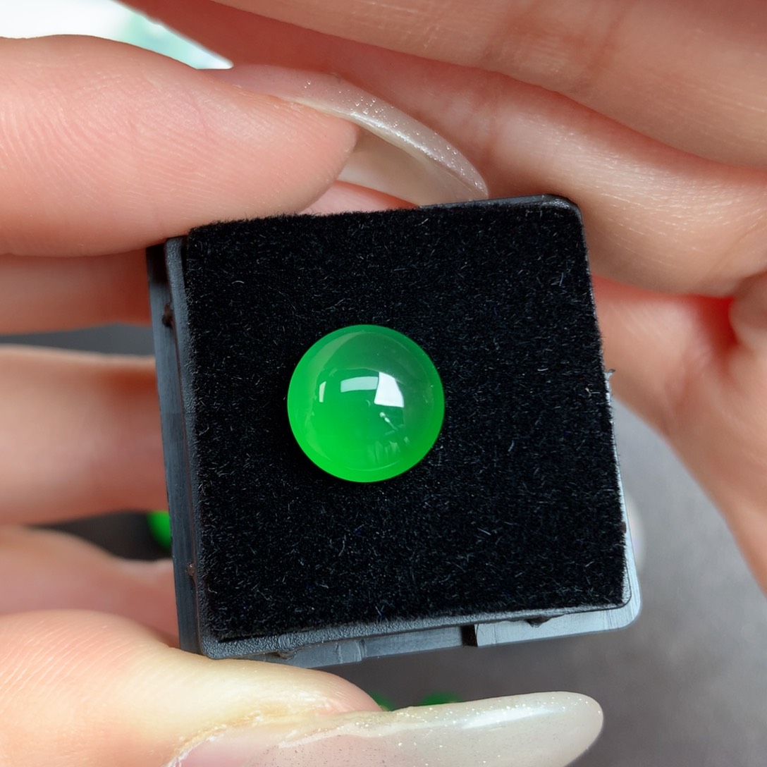 翡翠裸石9.1/4.61正圆蛋面