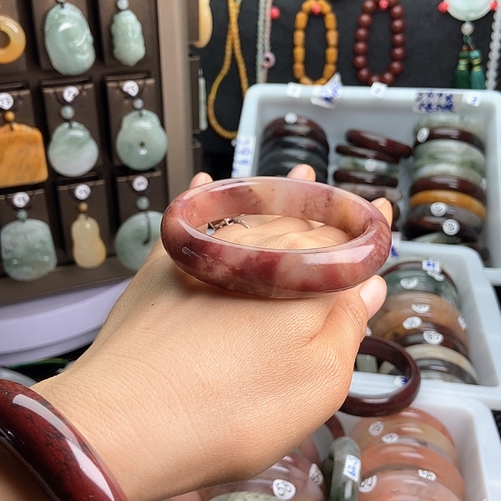 石英质玉手镯未镶嵌覃**姐