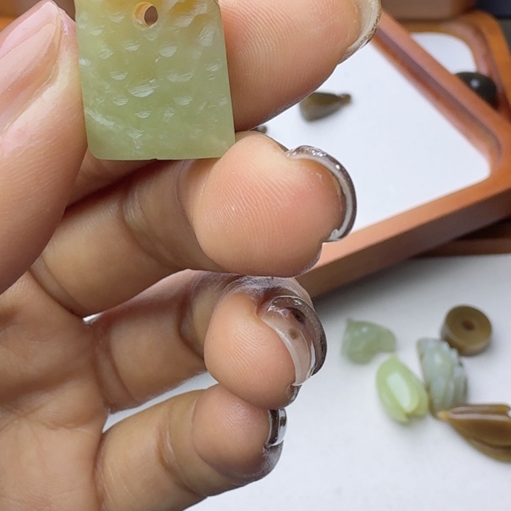 小***针和田玉未镶嵌挂件