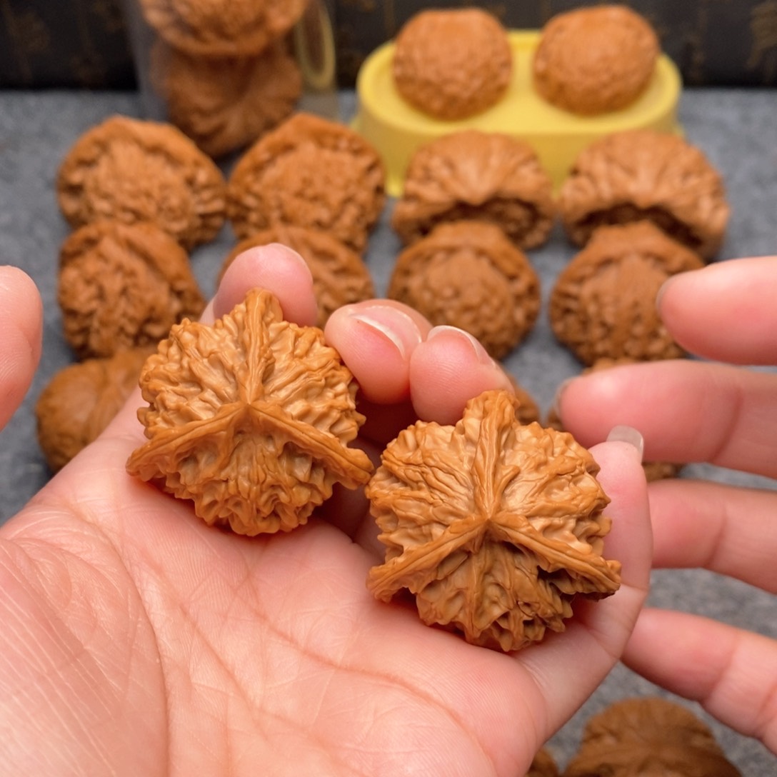 文玩核桃把件精品盘山三棱38全品