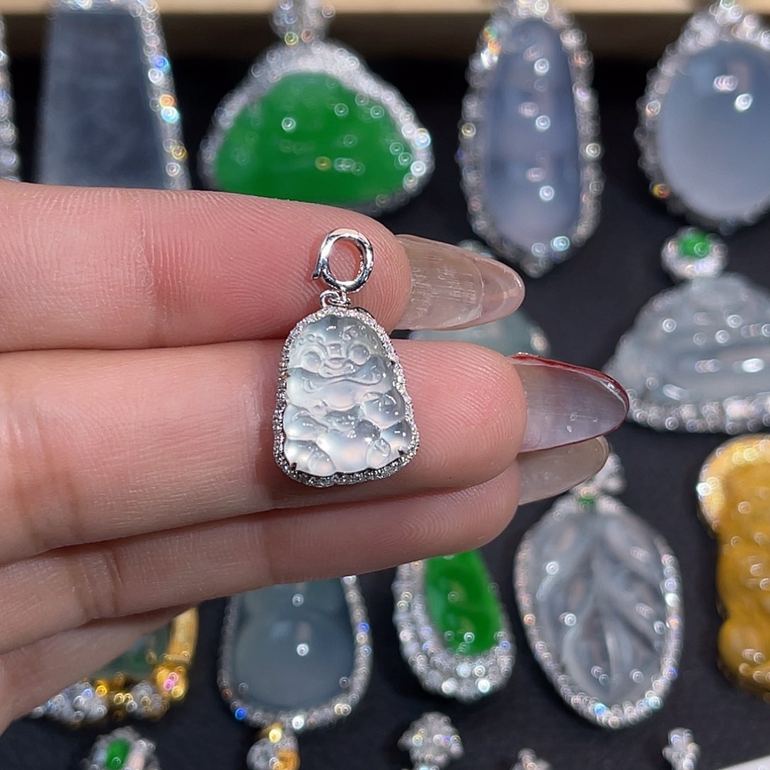 翡翠颈饰18K金镶嵌吞金兽