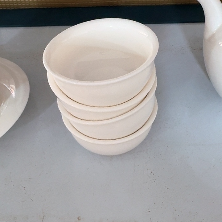 云***玄主人杯一个，瓷。。品茗