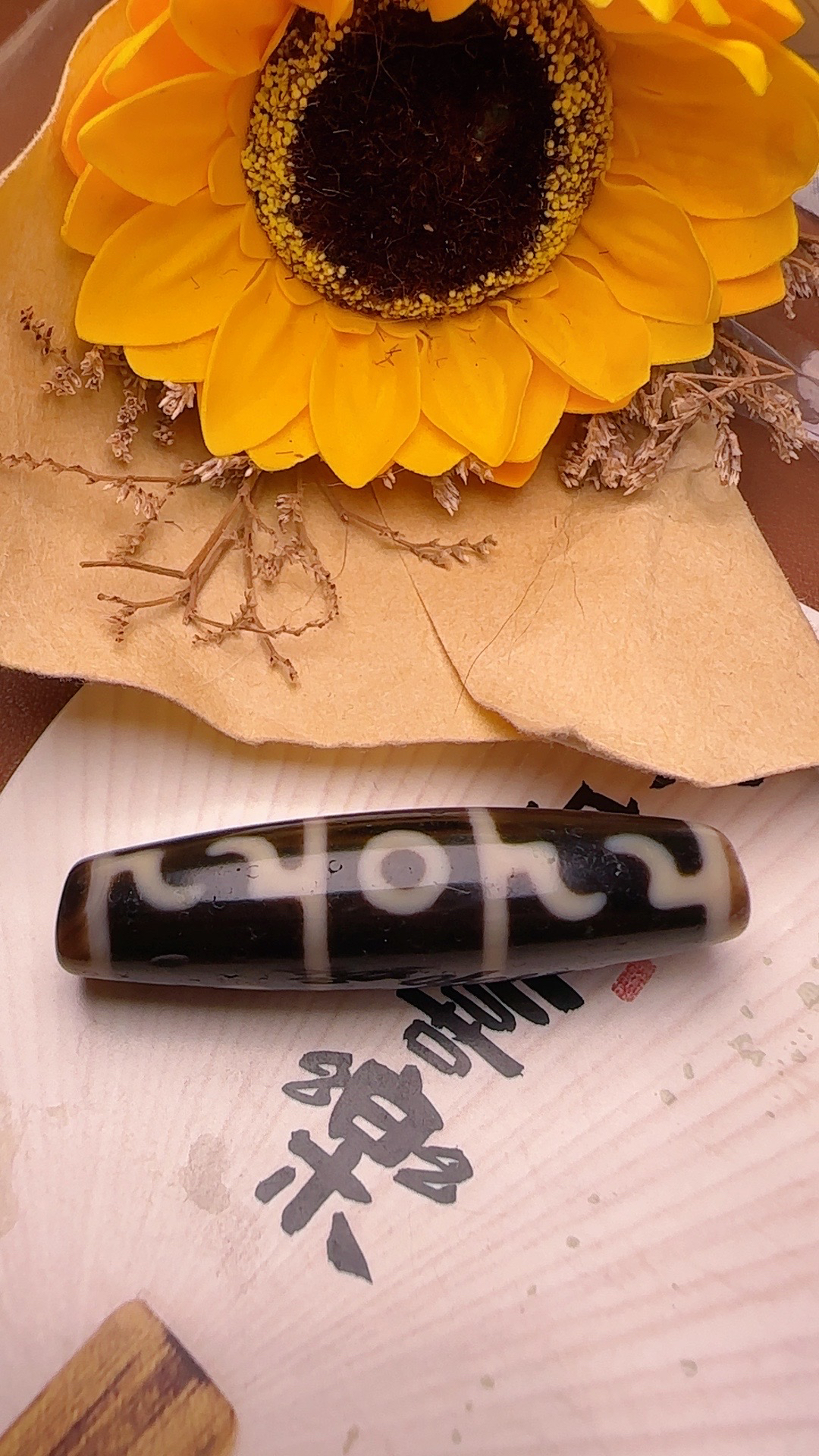 微牛角三眼莲师珠 通体白化满体牙黄沁色带蓝沁玉化明显50.4×13mm