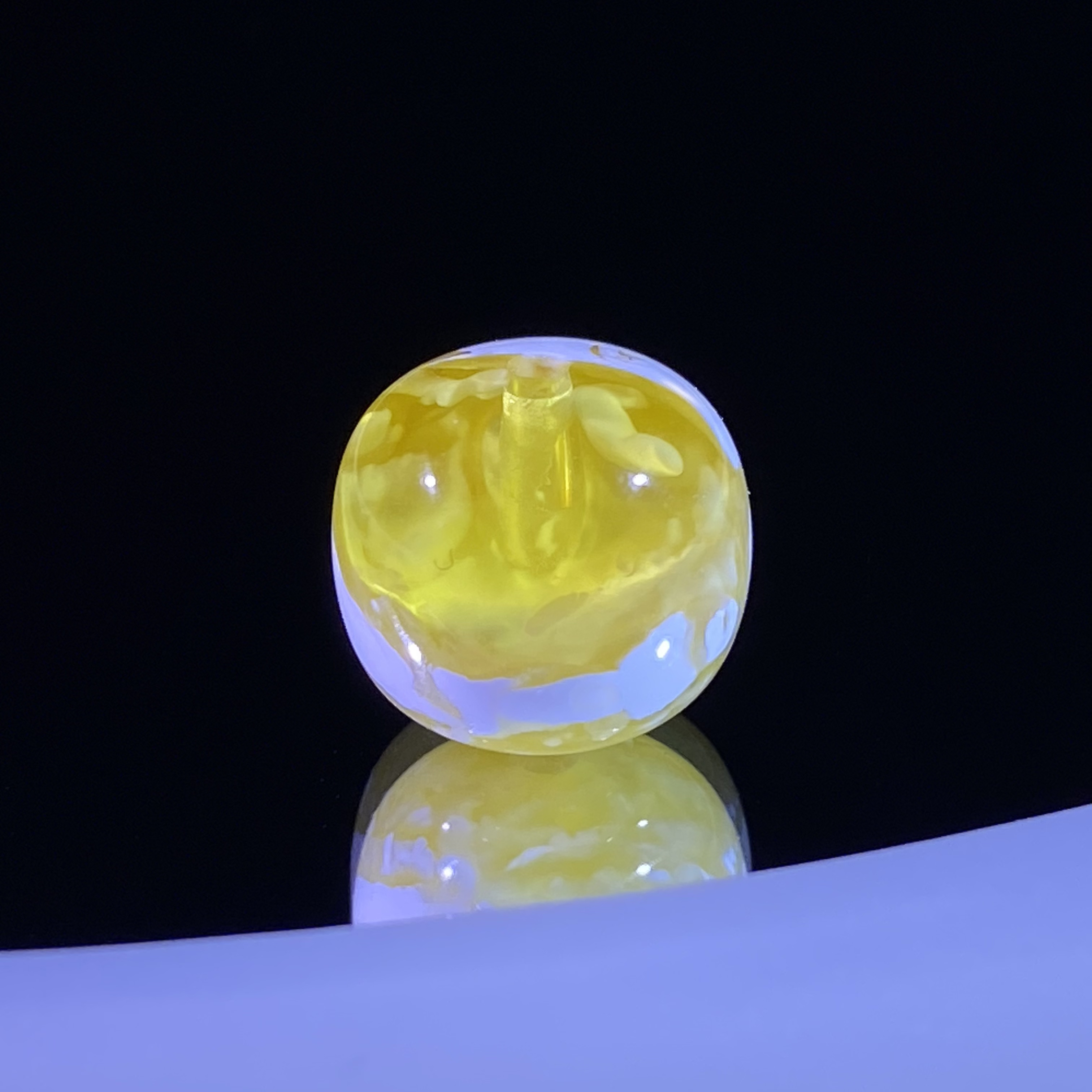 10.6mm金漆白透金溶洞妖花蜜蜡老型 溶洞特别好看