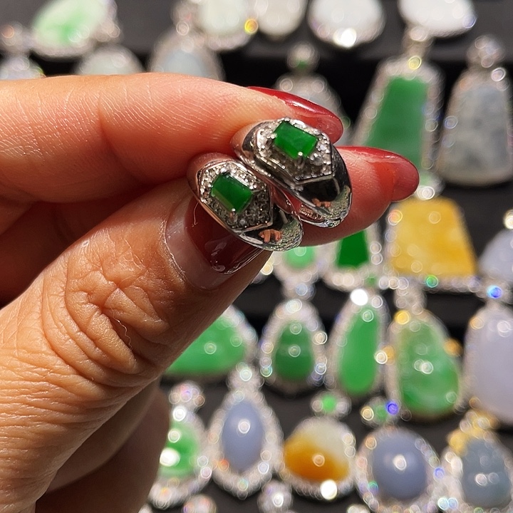 彩***华翡翠银S925镶嵌颈饰