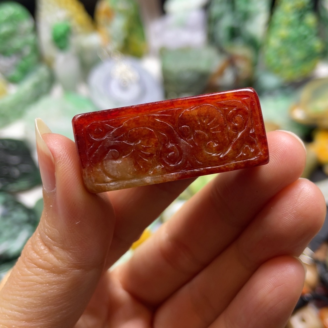 翡翠颈饰未镶嵌沾**枣牌子