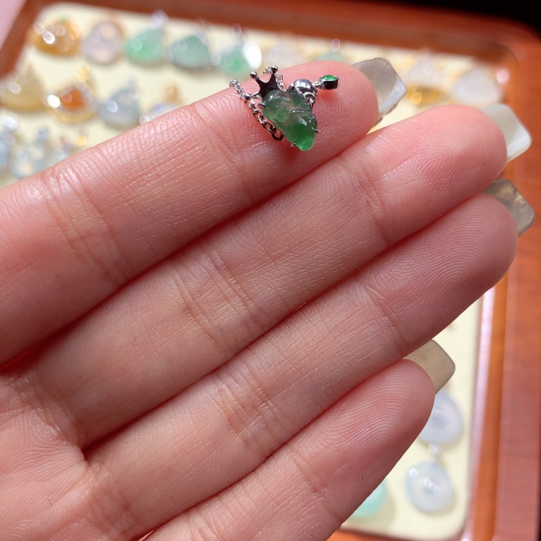 翡翠颈饰18K金镶嵌翡翠