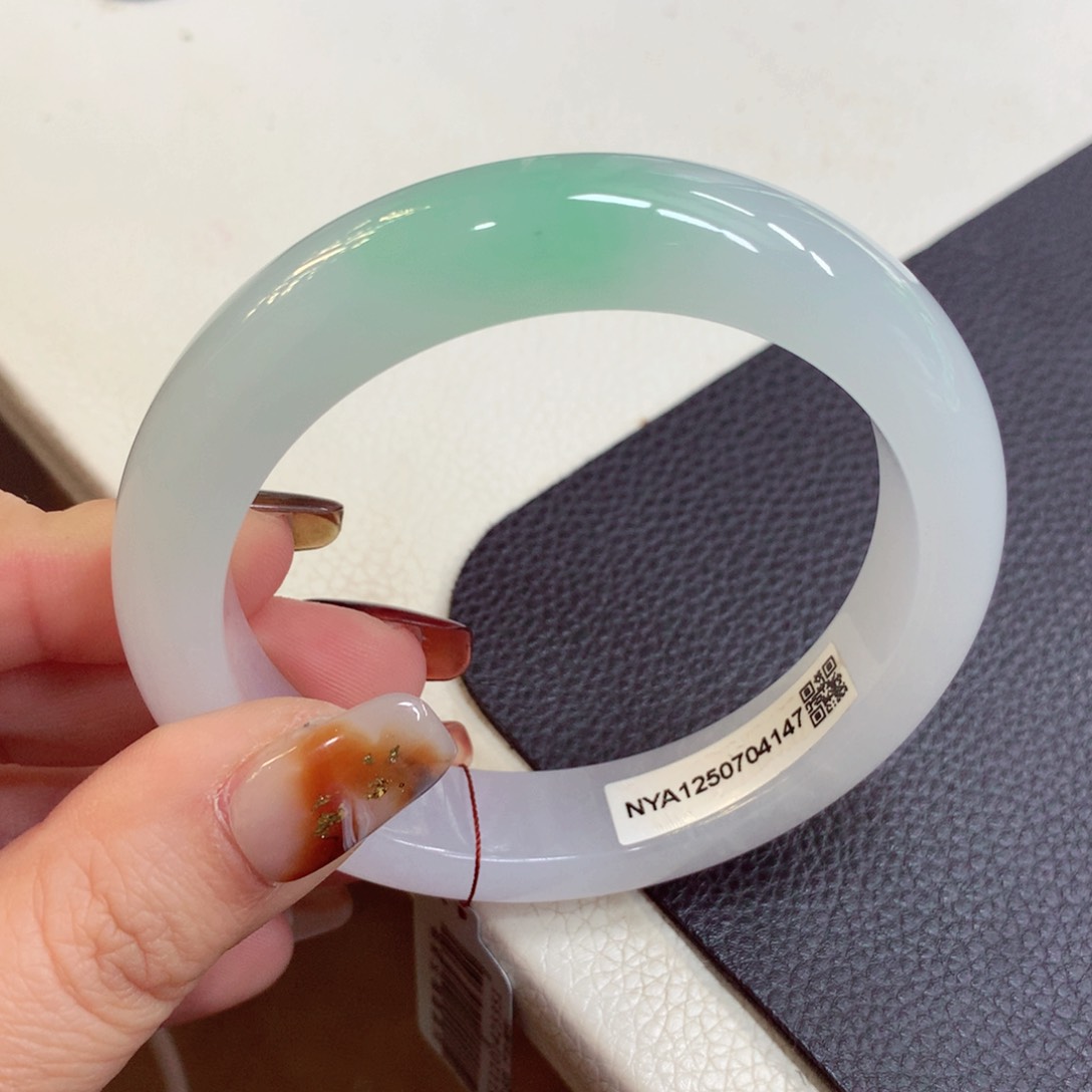 未镶嵌手镯翡翠缅甸