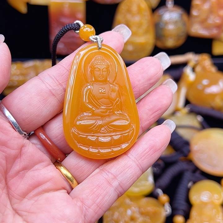 用***3石英质玉（黄龙玉）合金颈饰