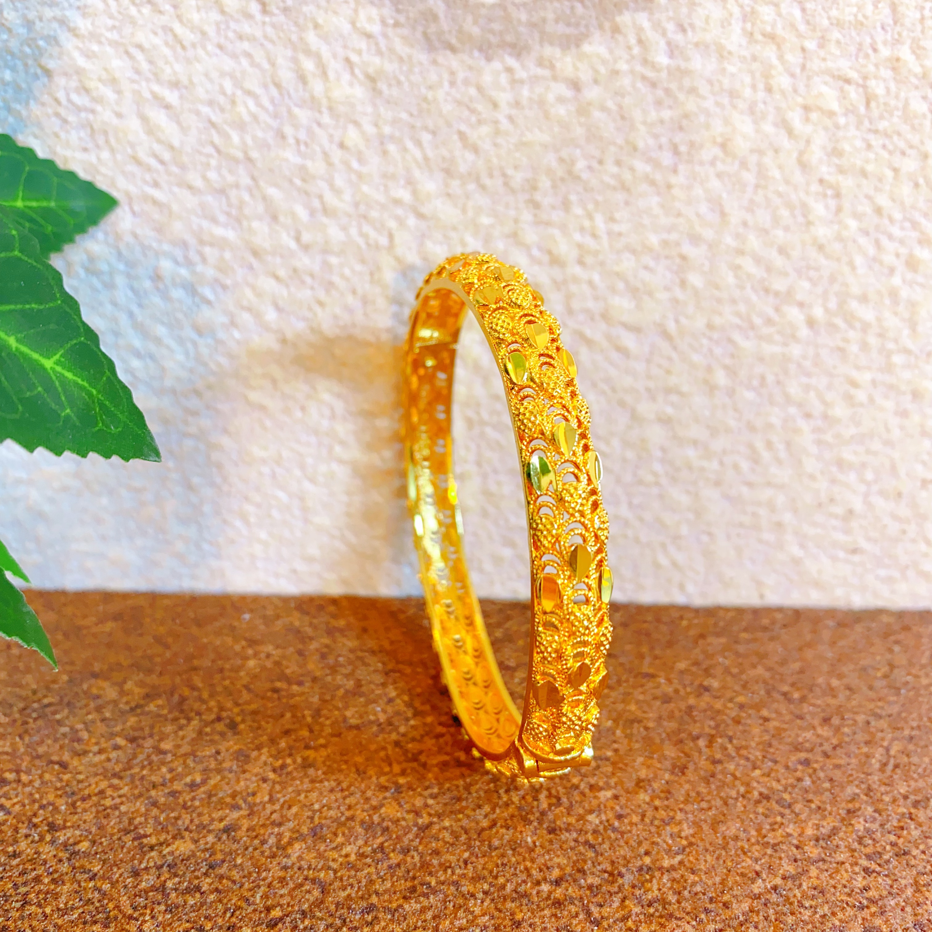  30105金色爆闪时尚凤尾手镯