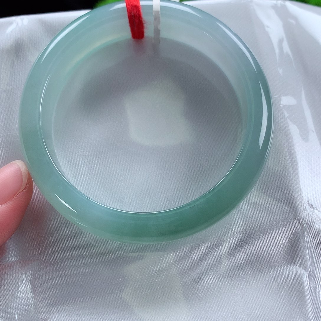 翡翠手镯未镶嵌翡翠