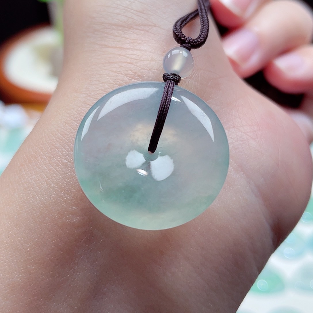 翡翠颈饰未镶嵌平安扣