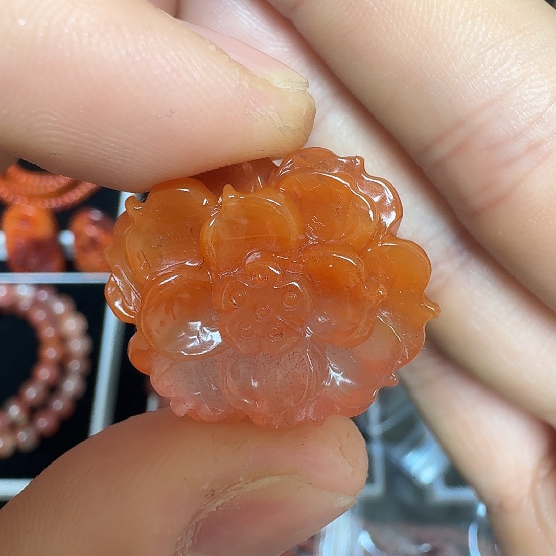 南红玛瑙未镶嵌川料瓦西冰飘荷花9.4g