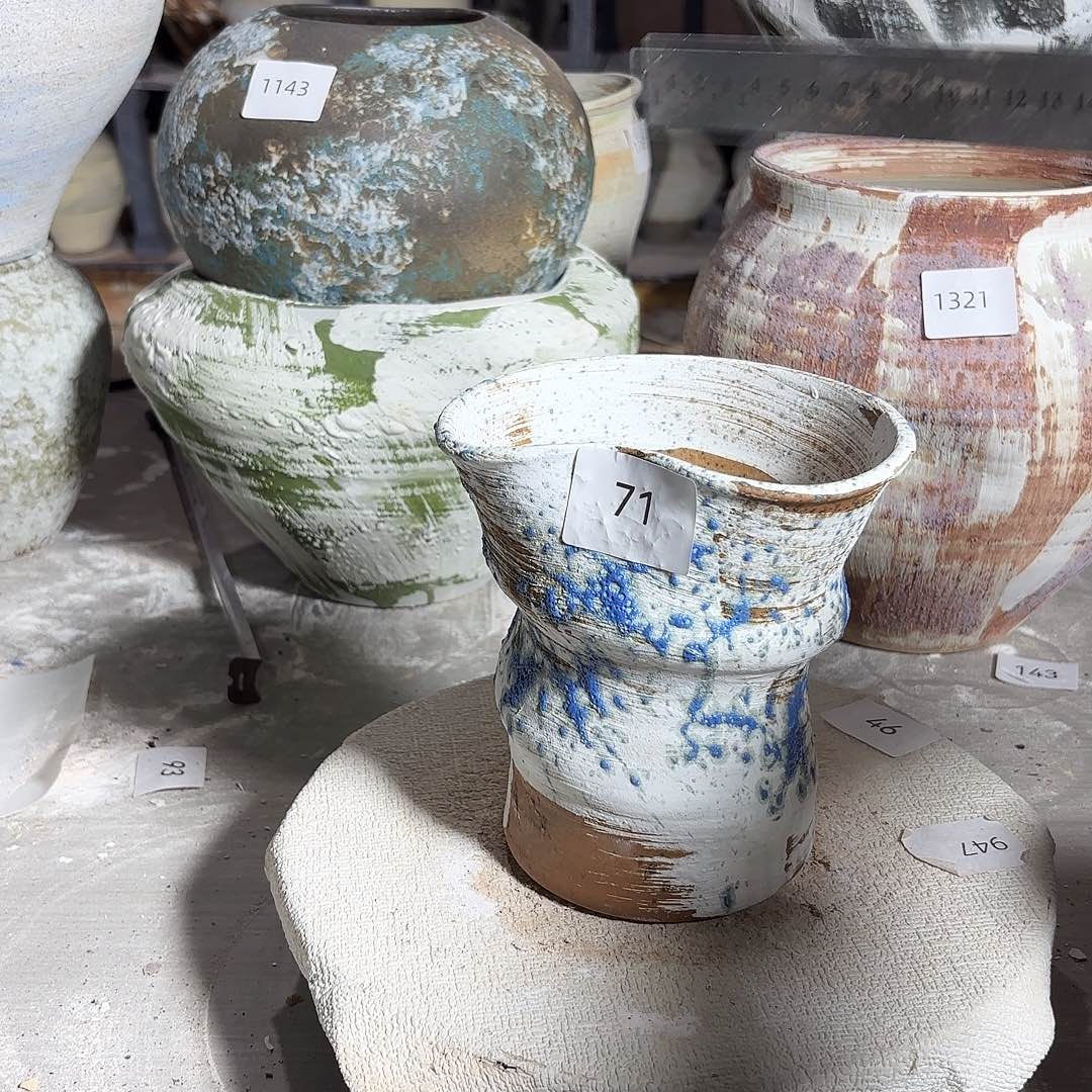 摆件高16，口12，有孔71