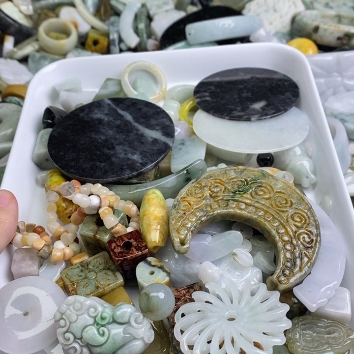 虎***妹翡翠未镶嵌颈饰天然翡翠30