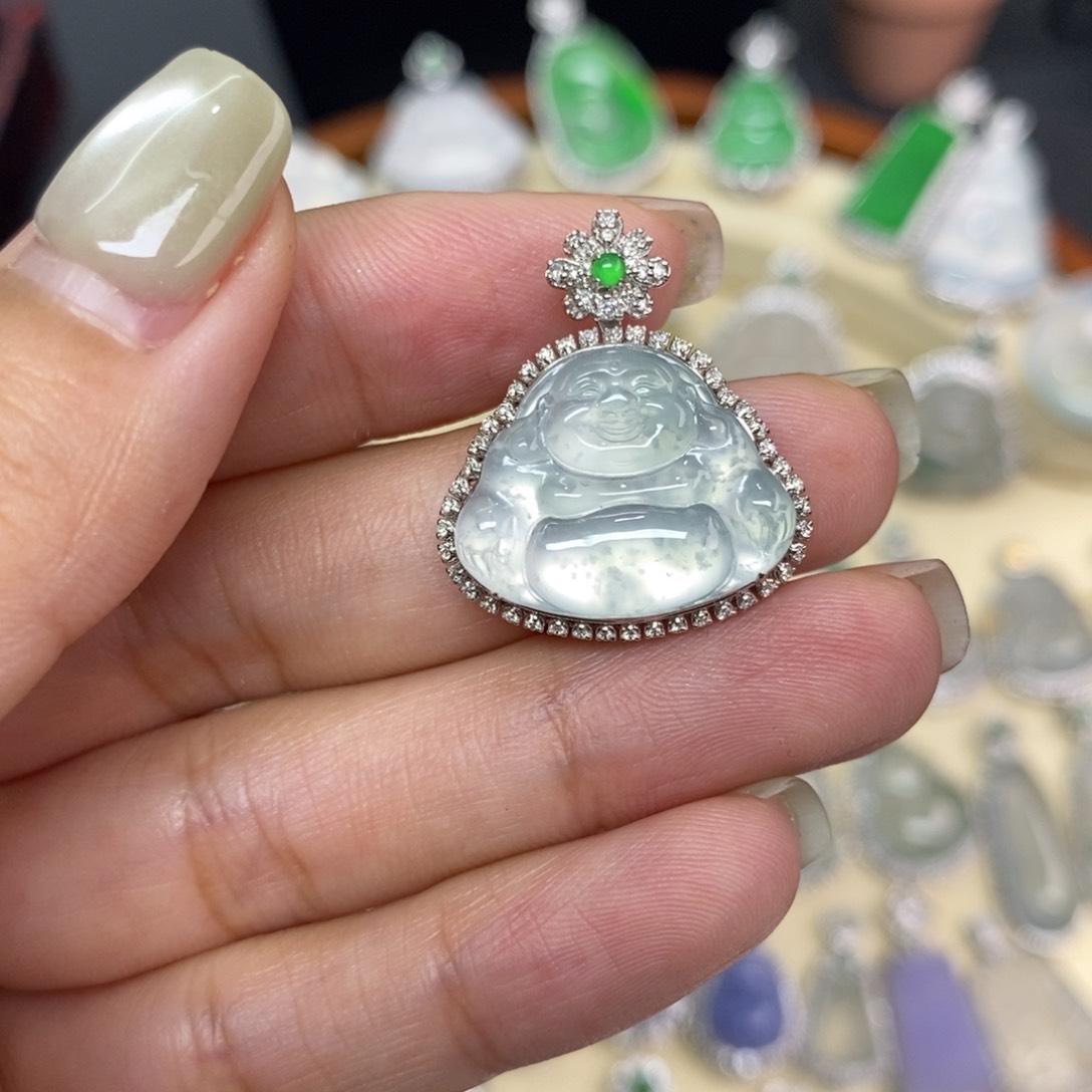 翡翠颈饰18K金镶嵌A货翡翠