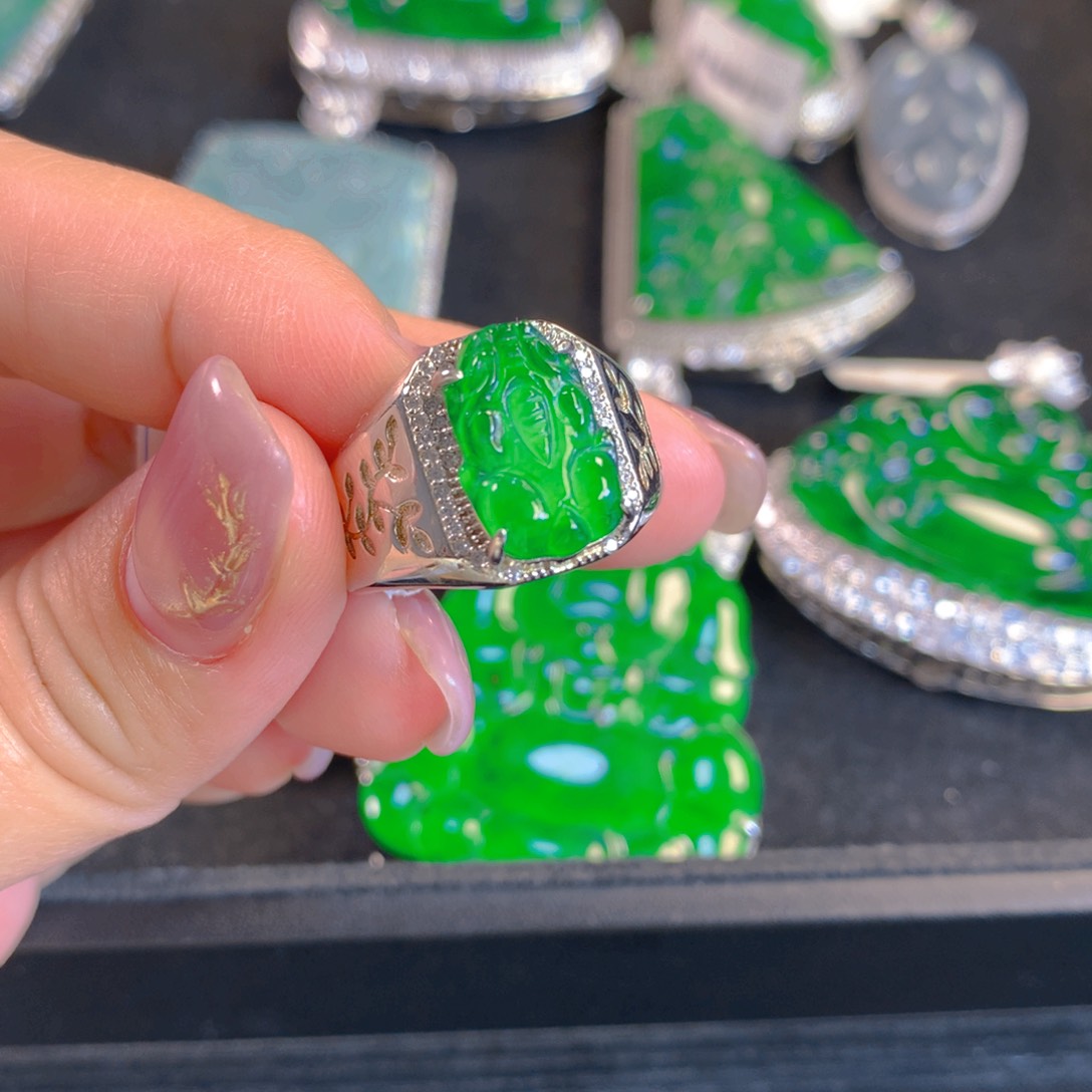 翡翠颈饰银S925镶嵌翡翠