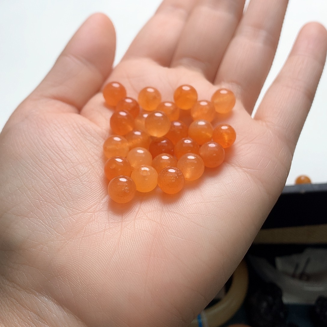 未镶嵌石英质玉（黄龙玉）手镯夏****?