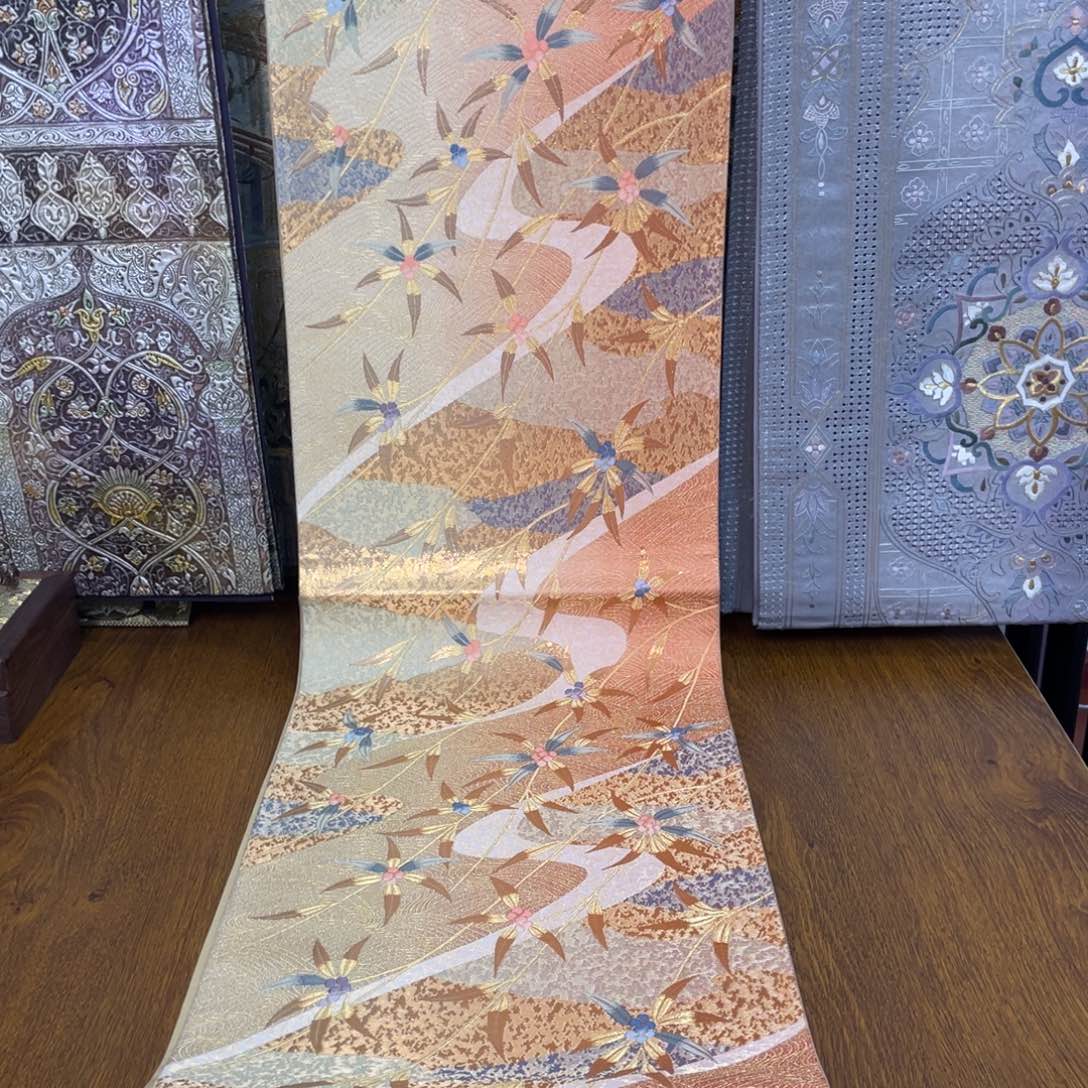 织绣纯金箔流水枇杷纹