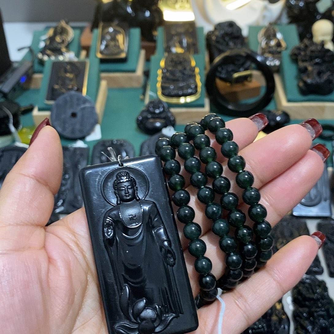 蛇纹石玉颈饰未镶嵌等***久