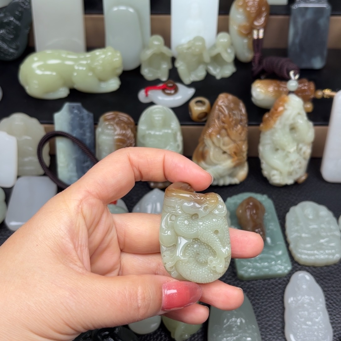 颈饰未镶嵌和田玉