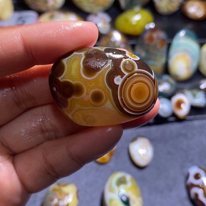 熙***沂玛瑙/玉髓未镶嵌珠宝半成品