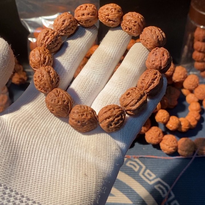 文玩核桃手串……82