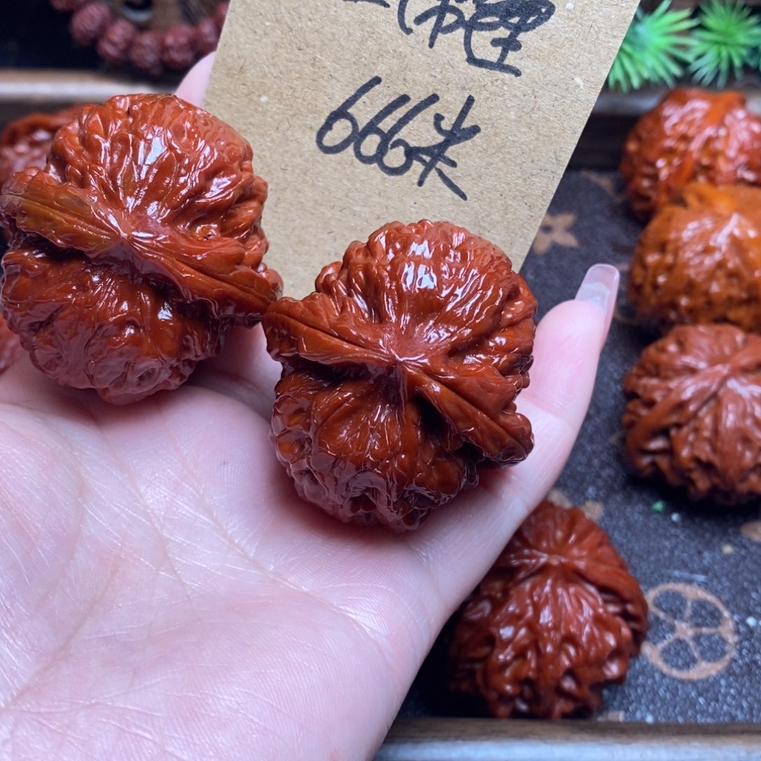 爱***拉文玩核桃吊坠红锦鲤爱吃