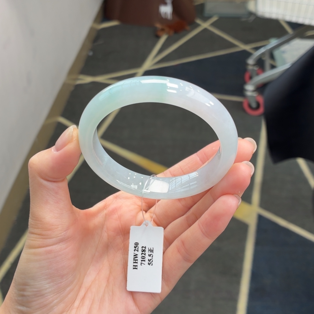 翡翠未镶嵌手镯5556