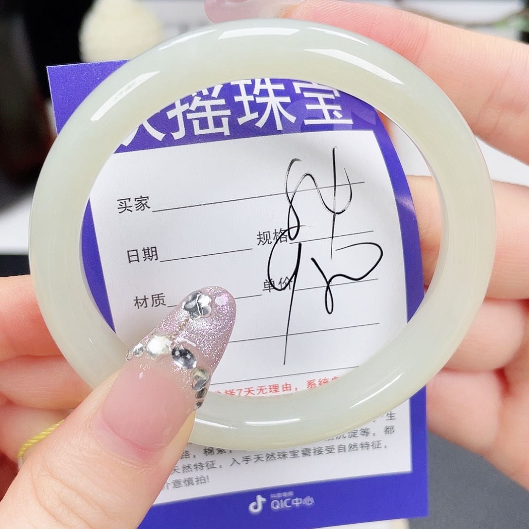 和田玉未镶嵌手镯