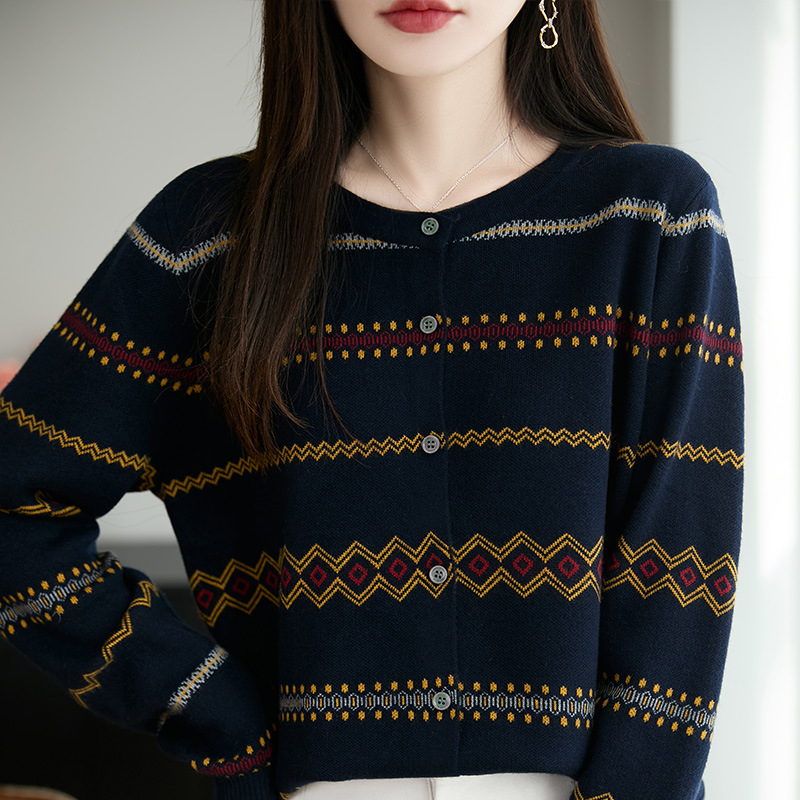 提花撞色气质圆领针织毛衣女宽松长袖秋冬季保暖洋气休闲打底毛衫