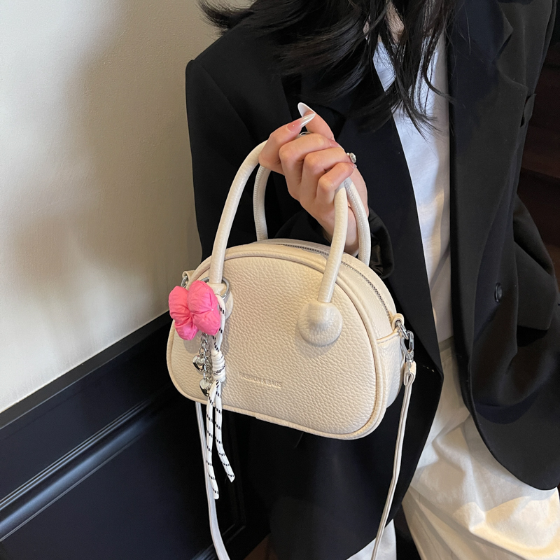 爆款保龄球包2025小众百搭洋气手提小包包高级感简约单肩斜挎包