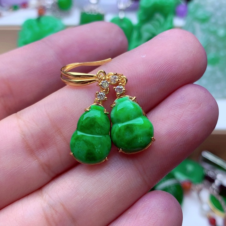 未镶嵌翡翠耳饰……．