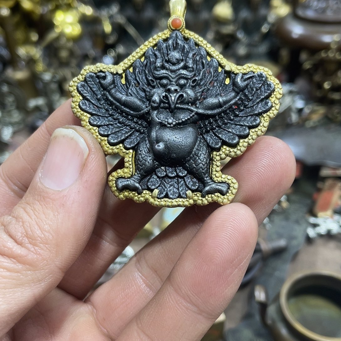 天铁材质精品摆件