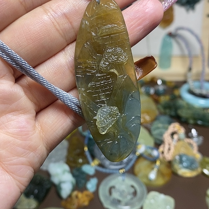 蛇纹石玉吊坠未镶嵌