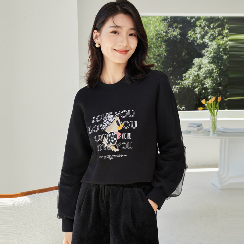 XG雪歌黑色个性印花长袖卫衣XI401768A890网纱拼接圆领休闲上衣女