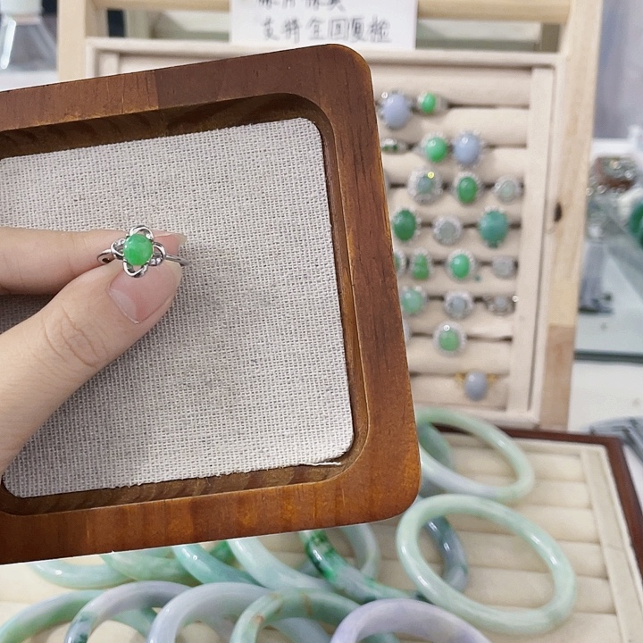 翡翠未镶嵌颈饰天然翡翠Ａ货