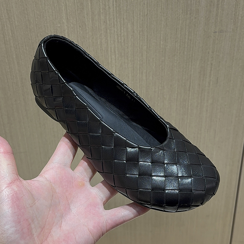 百搭小众鞋子女款爆款2025新款女士真皮单鞋女防臭上班不累脚女鞋