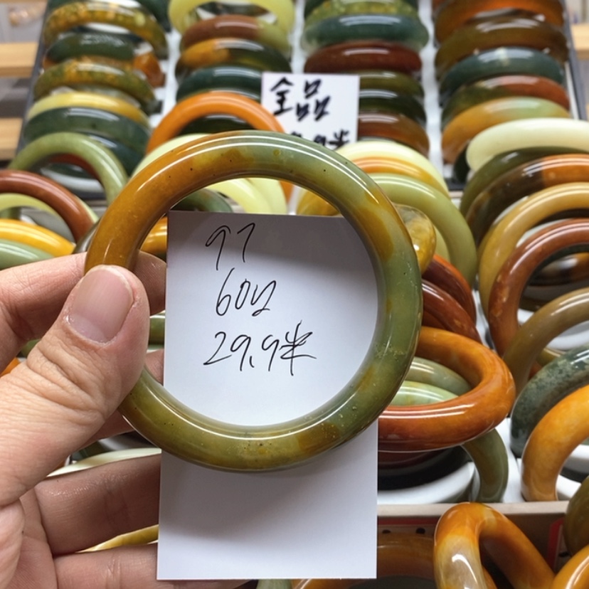 【闪购商品】蛇纹石玉手镯未镶嵌孙*娘