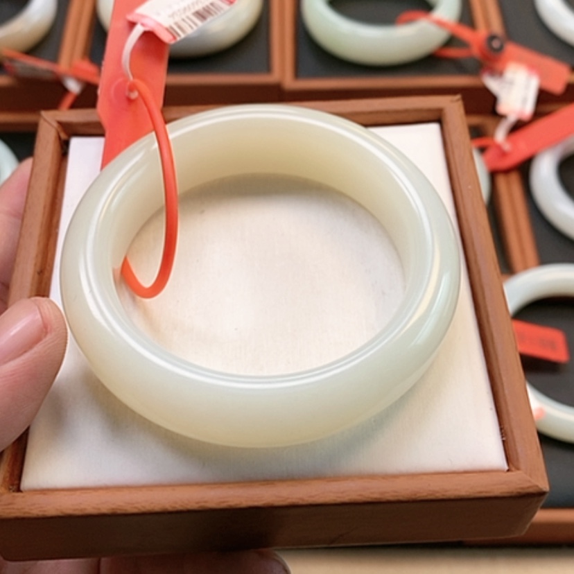 【闪购商品】未镶嵌手镯和田玉莲*.