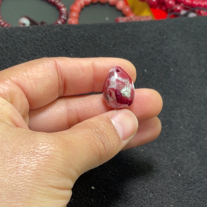 天然辰砂原石吊坠