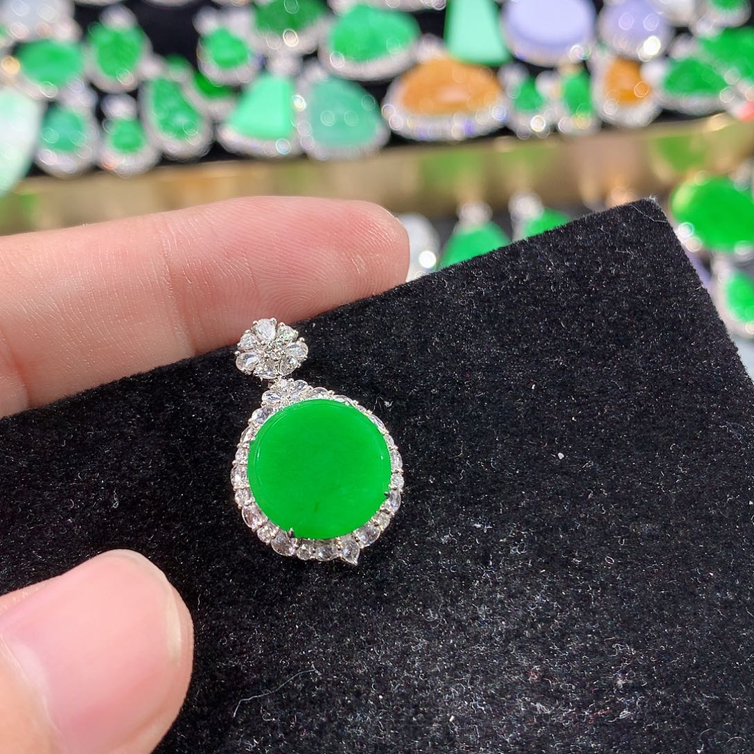 翡翠18K金镶嵌颈饰