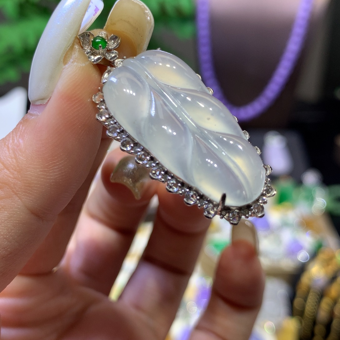 翡翠18K金镶嵌颈饰