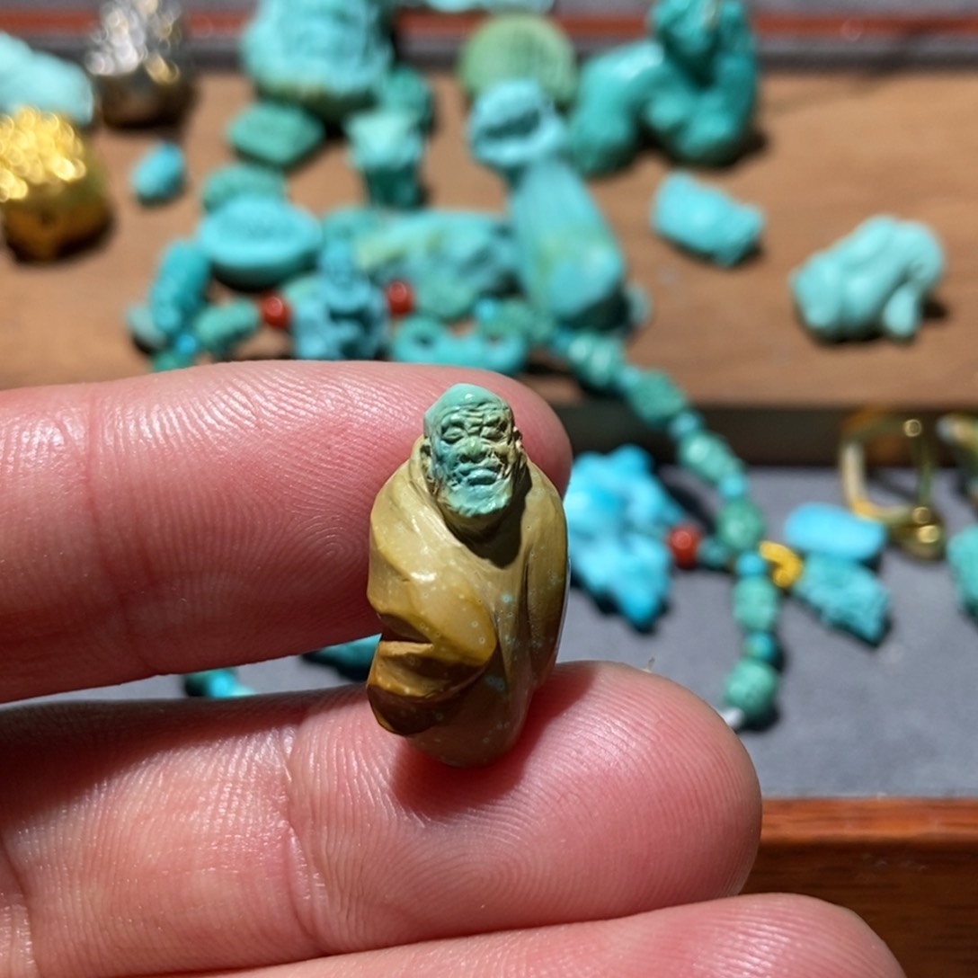 绿松石颈饰未镶嵌甲*文