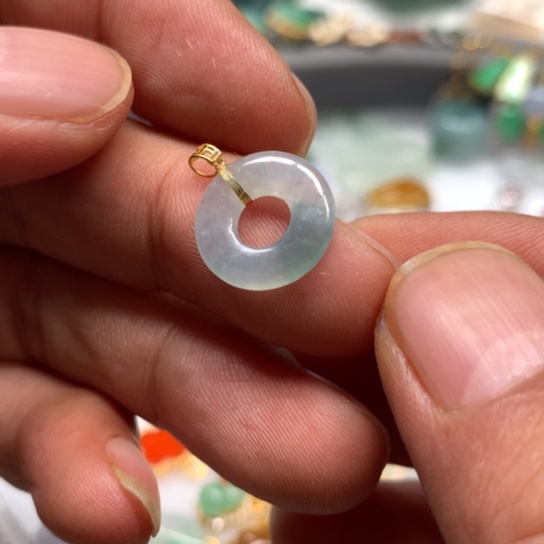 翡翠颈饰未镶嵌翡翠