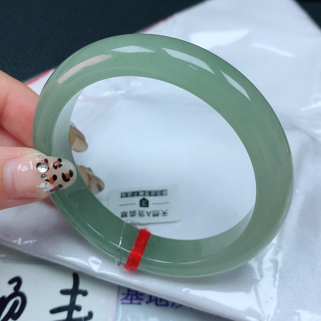 翡翠手镯未镶嵌58圈