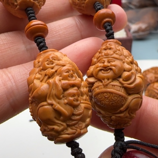 橄榄核手串雕刻工艺