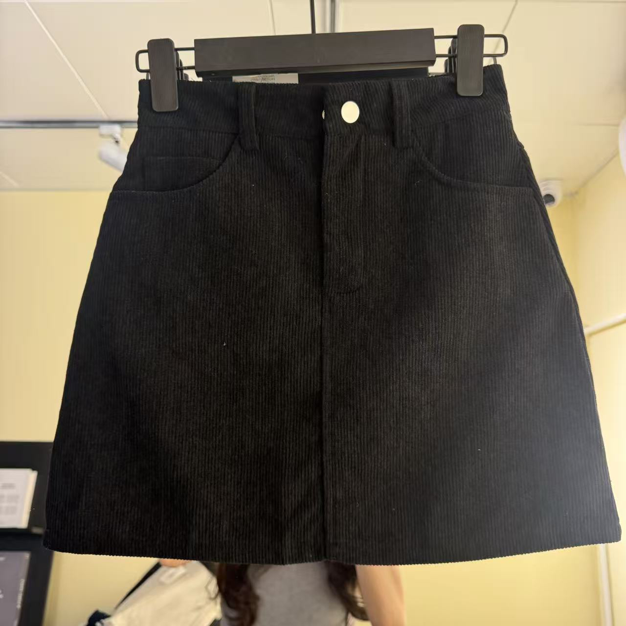 黑色高腰显瘦灯芯绒A字半身裙女秋冬气质百搭防走光短款时尚